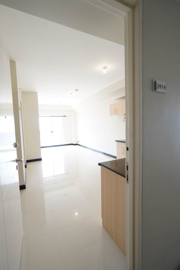 2BR with balcony Unfurnished Unit at Sheridan Towers for Rent04