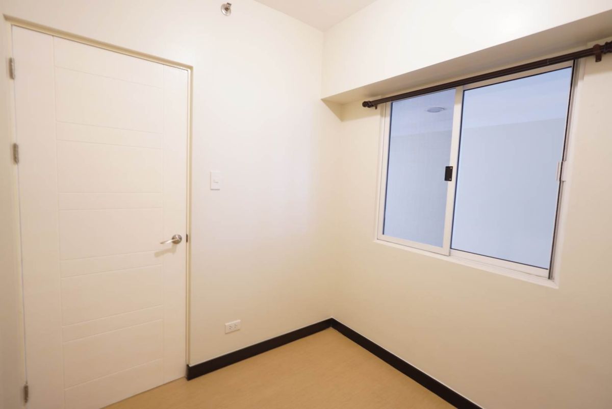 2BR with balcony Unfurnished Unit at Sheridan Towers for Rent08