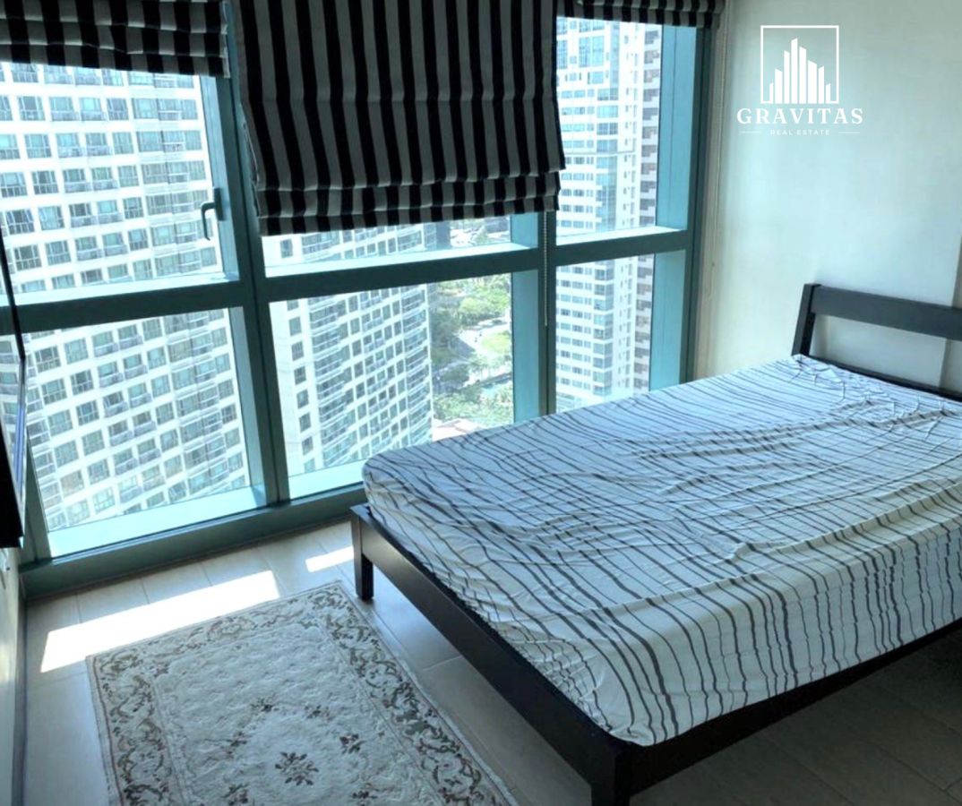 2 Bedroom in 8 Forbes Town (Facing Mall) Taguig City03