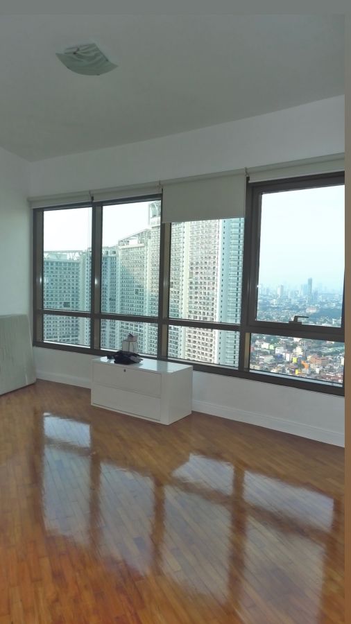 "3 Bedroom Unit For Rent at Joya Lofts & Towers, Rockwell Makati City"04