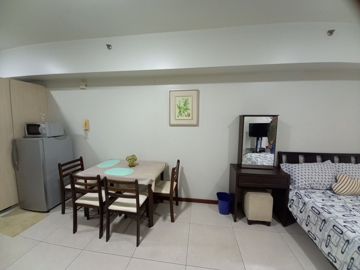 For Rent Studio 32sqm P22K Furnished in The Columns at Legaspi Village in Makati02