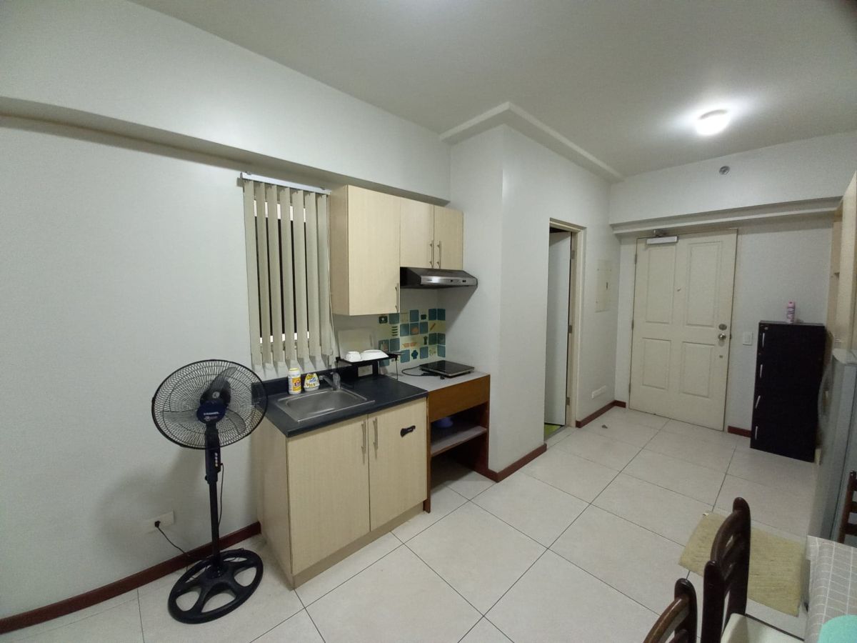 For Rent Studio 32sqm P22K Furnished in The Columns at Legaspi Village in Makati03