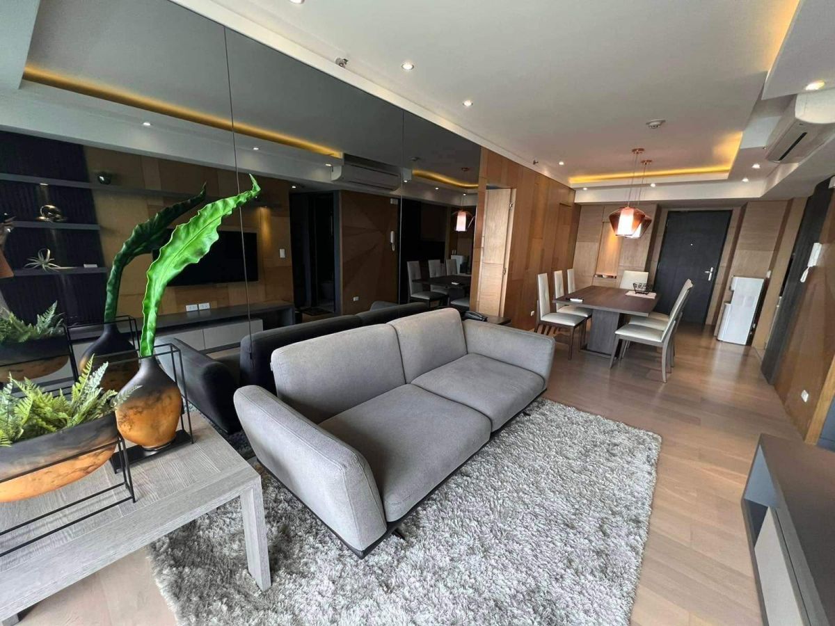 2 Bedroom Unit in Two Serendra Sequoia Tower For Lease at Taguig City03