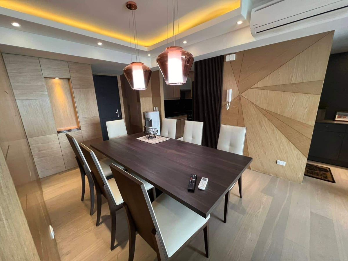2 Bedroom Unit in Two Serendra Sequoia Tower For Lease at Taguig City05