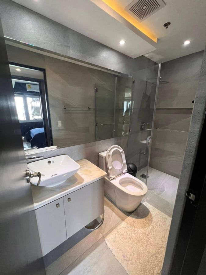2 Bedroom Unit in Two Serendra Sequoia Tower For Lease at Taguig City06