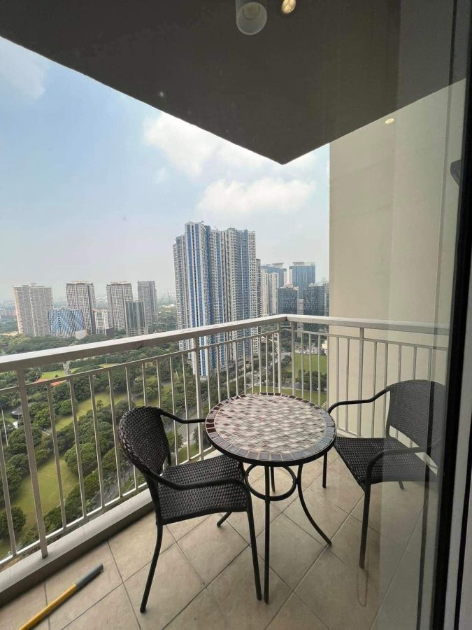 2 Bedroom Unit in Two Serendra Sequoia Tower For Lease at Taguig City07