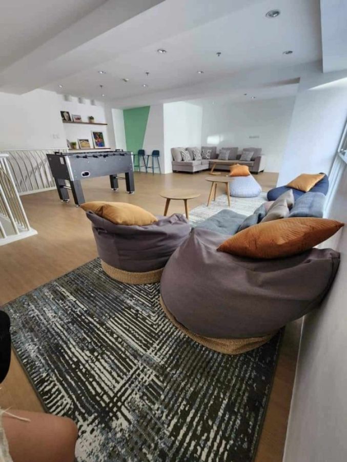 brand new 31 sqm taguig at 20k bare unit for rent.08