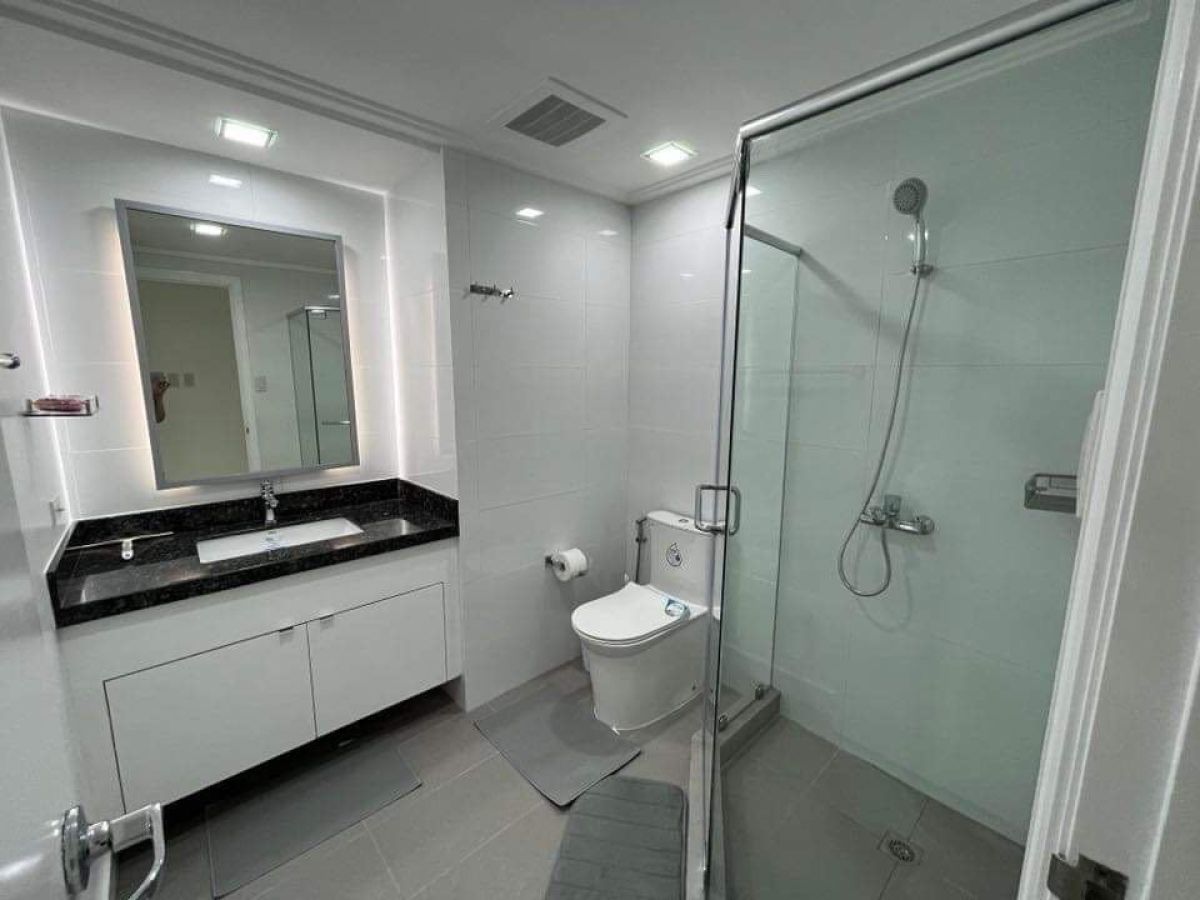 "Fully Furnished 1 bedroom Unit for Rent in Joya North, Rockwell, Makati"06