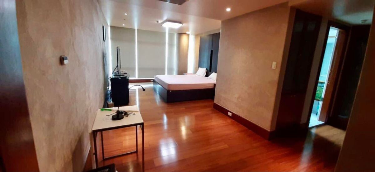 "Furnished 4BR Penthouse Condo Unit for Lease at One Roxas Triangle Tower, Makati"03