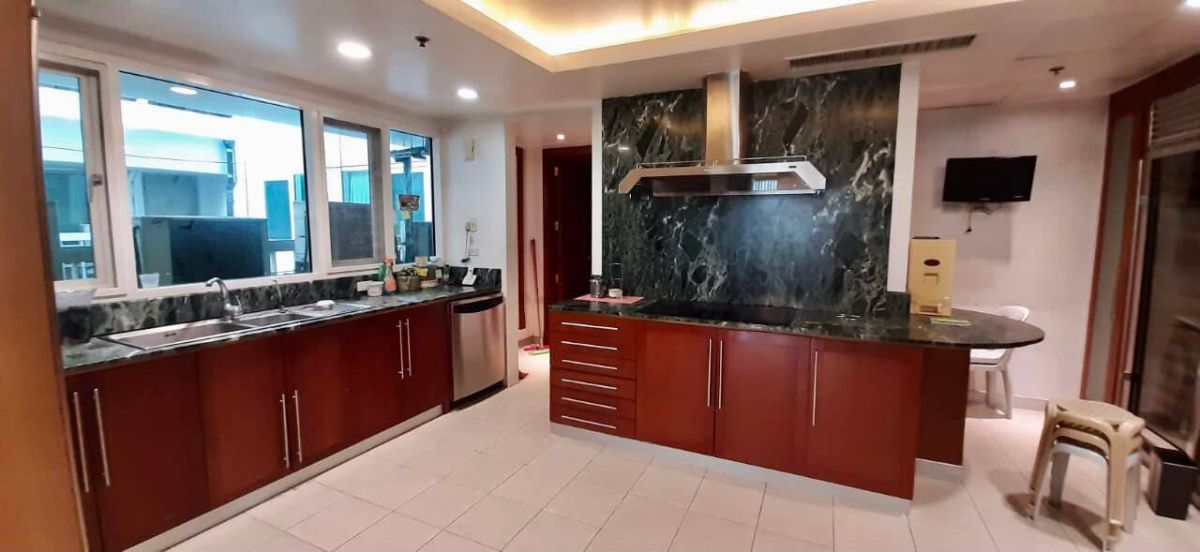 "Furnished 4BR Penthouse Condo Unit for Lease at One Roxas Triangle Tower, Makati"05
