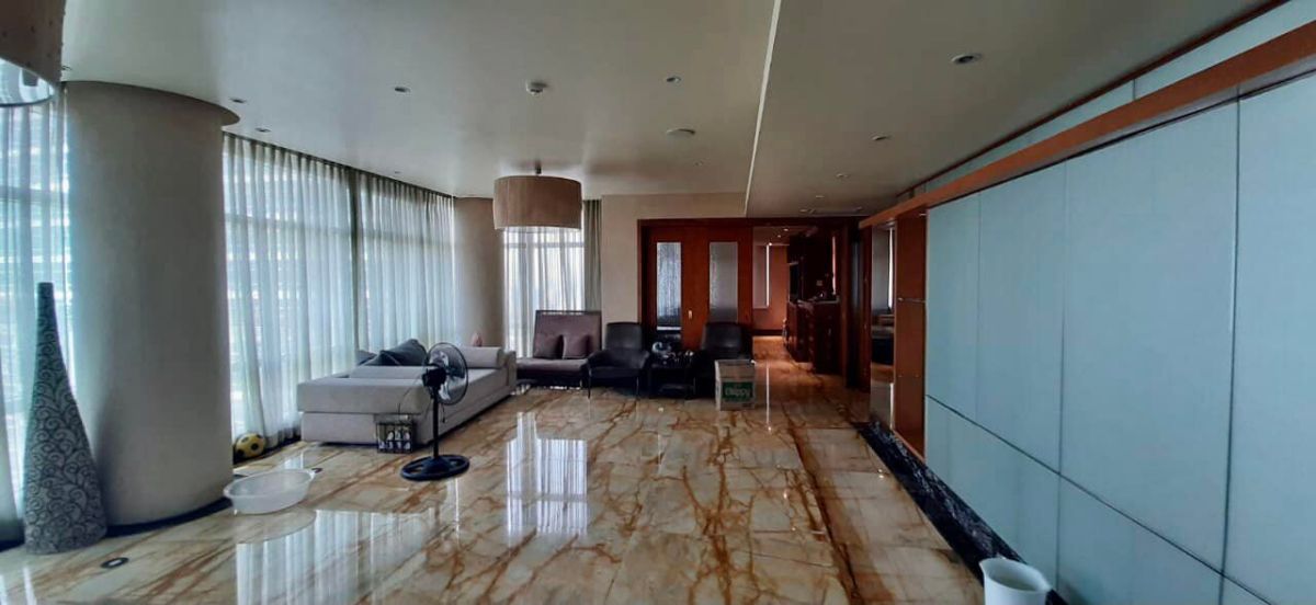 "Furnished 4BR Penthouse Condo Unit for Lease at One Roxas Triangle Tower, Makati"07