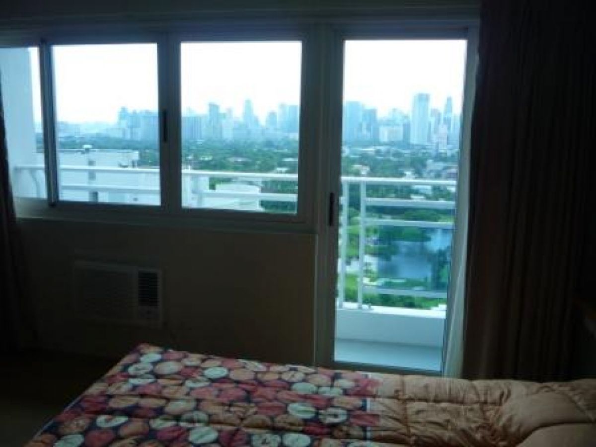 Fort Palm Springs (BGC) Two Bedroom Unit with Sky Garden for Lease04