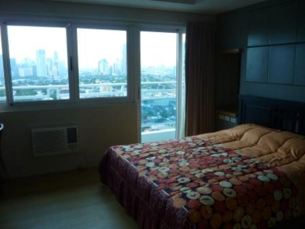 Fort Palm Springs (BGC) Two Bedroom Unit with Sky Garden for Lease05