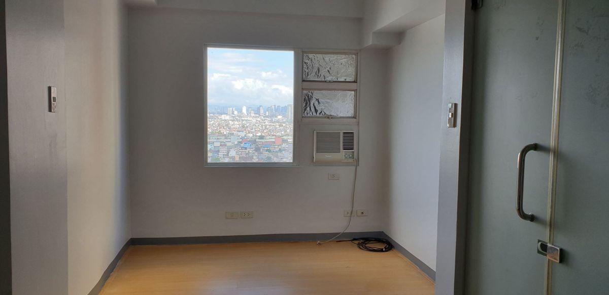 Studio Unit Semi Furnished02