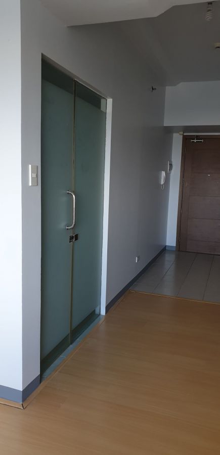 Studio Unit Semi Furnished05