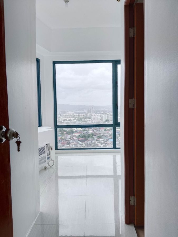 Newly Renovated Bare 2 Bedroom Condo at Eastwood Parkview QC05