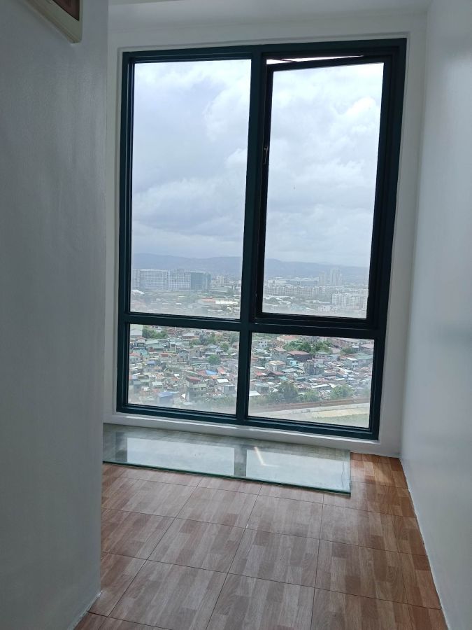 Newly Renovated Bare 2 Bedroom Condo at Eastwood Parkview QC08