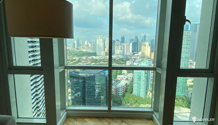 "2BR Condo for Rent in The Manansala, Rockwell Center, Makati"04