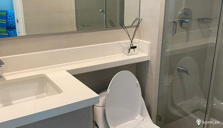 "2BR Condo for Rent in The Manansala, Rockwell Center, Makati"06