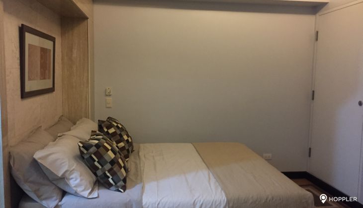 "1BR Condo for Rent in The Residences at Greenbelt, Legazpi Village, Makati"05