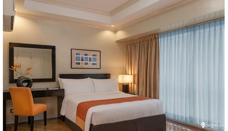 "2BR Condo for Rent in Fraser Place, Salcedo Village, Makati"05