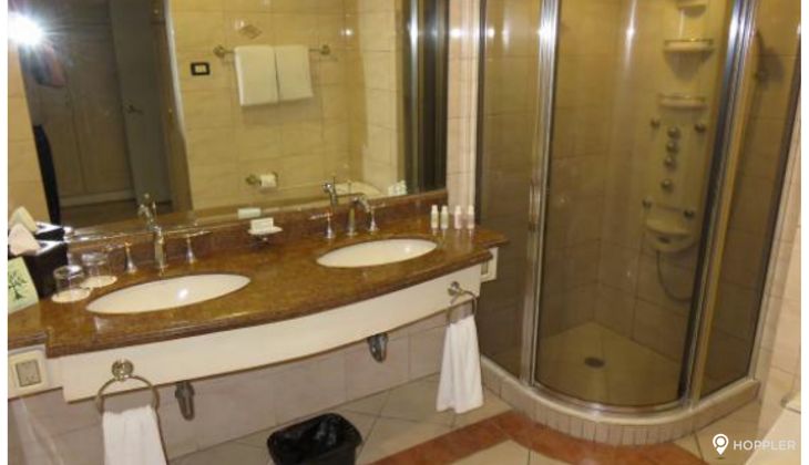"2BR Condo for Rent in Fraser Place, Salcedo Village, Makati"07