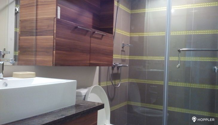 "1BR Condo for Rent in Edades Tower and Garden Villas, Rockwell Center, Makati"09