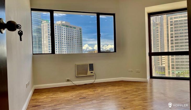 "3BR Condo for Rent in The Ritz Towers, Urdaneta Village, Makati"04