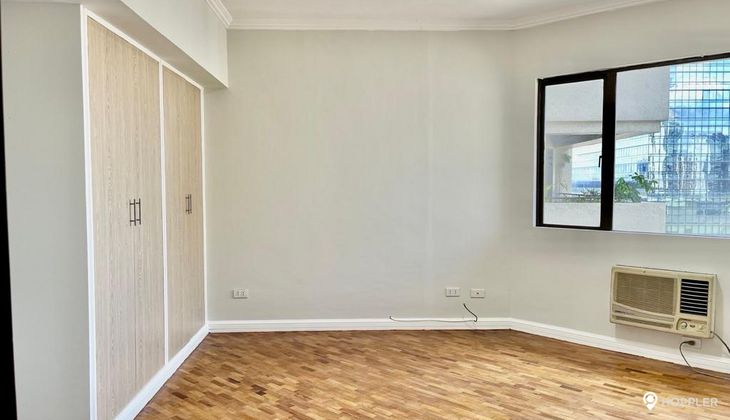 "3BR Condo for Rent in The Ritz Towers, Urdaneta Village, Makati"06