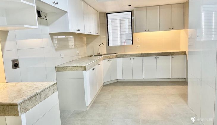 "3BR Condo for Rent in The Ritz Towers, Urdaneta Village, Makati"09