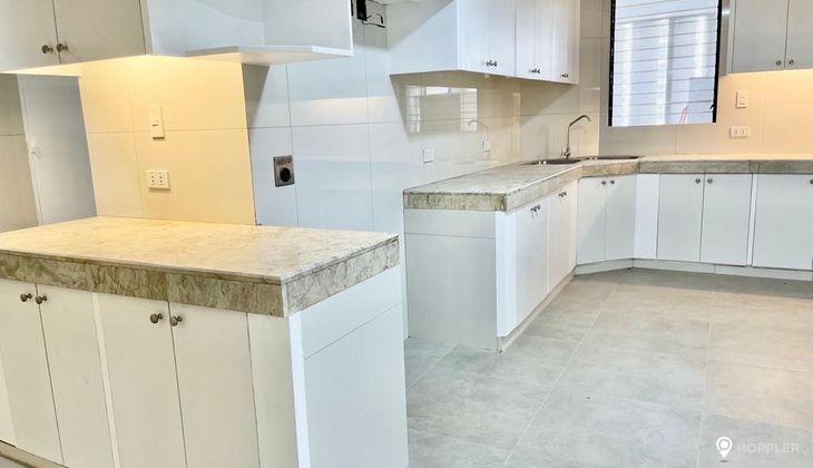 "3BR Condo for Rent in The Ritz Towers, Urdaneta Village, Makati"10