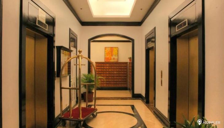 "2BR Condo for Rent in BSA Tower, Legazpi Village, Makati"03