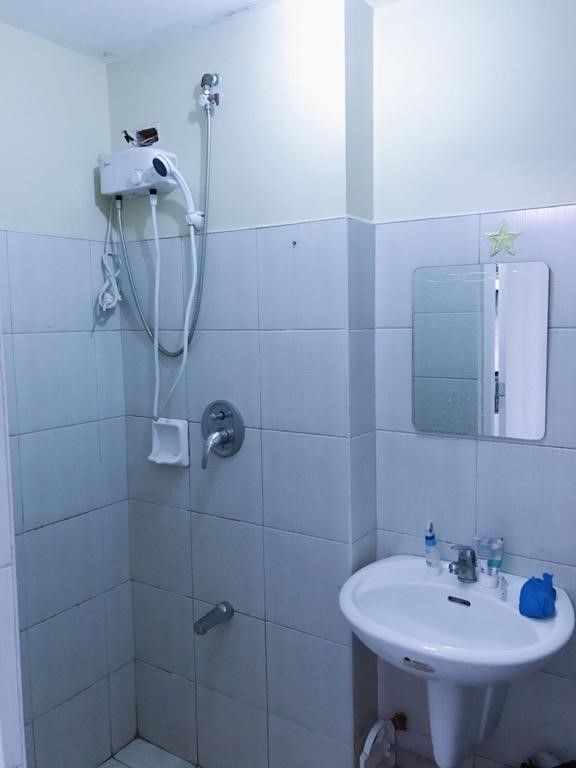 Condo Unit For Rent - 25th Floor at Berkeley Residences03