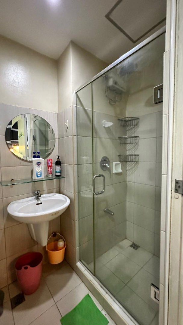Condo Unit For Rent - 35th Floor at Berkeley Residences03