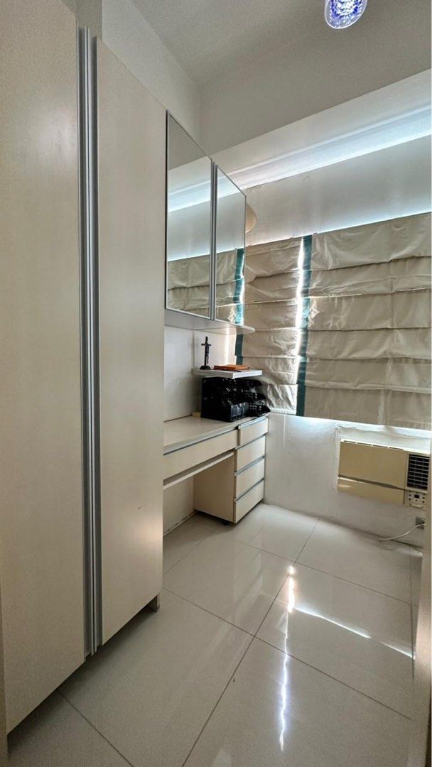 Condo Unit For Rent - 35th Floor at Berkeley Residences05