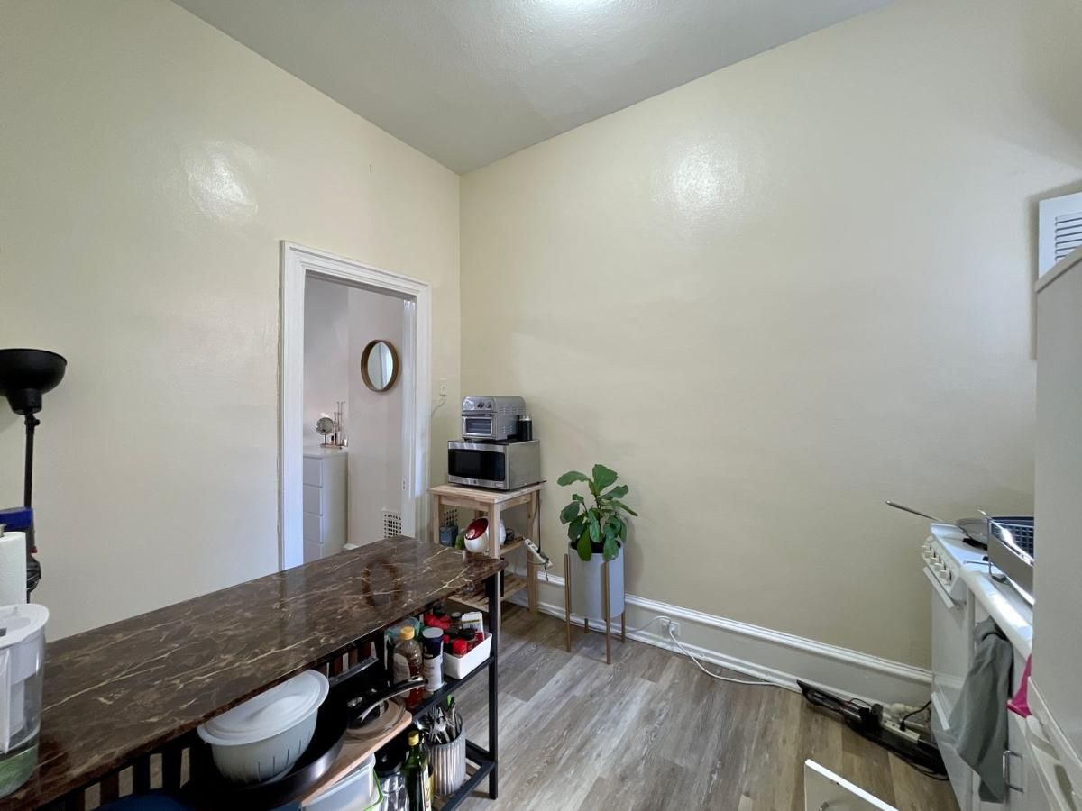 Studio Apartment For Rent08