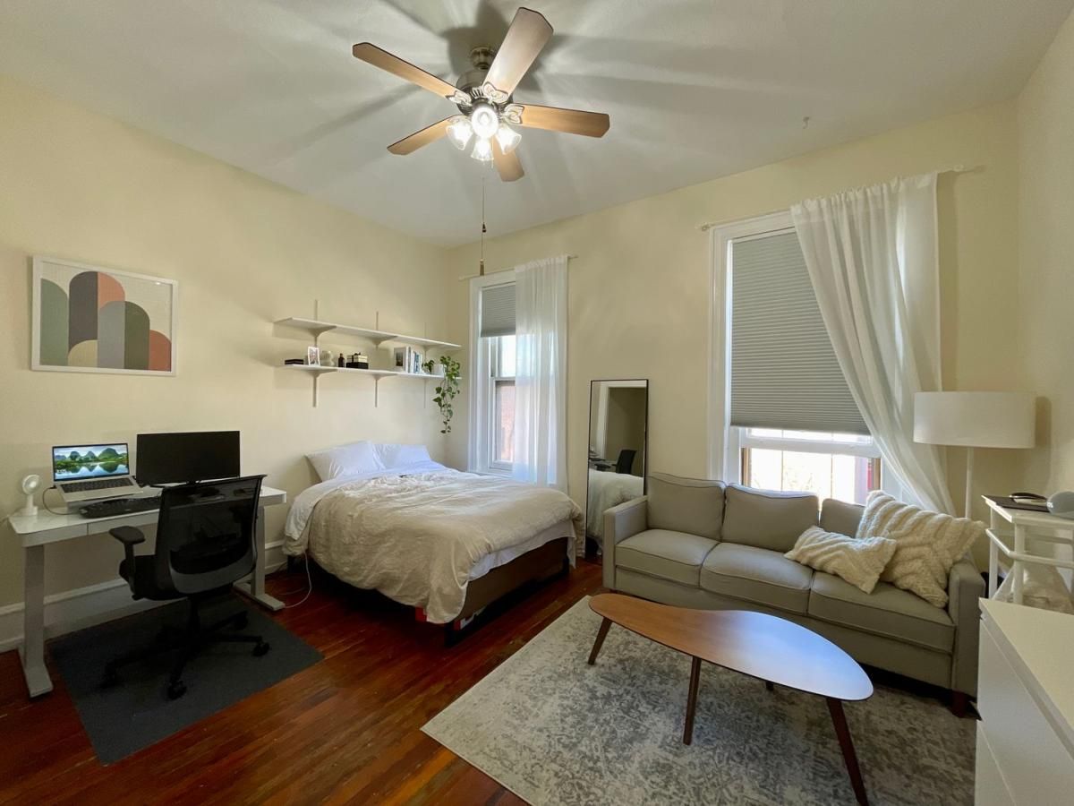 Studio Apartment For Rent09