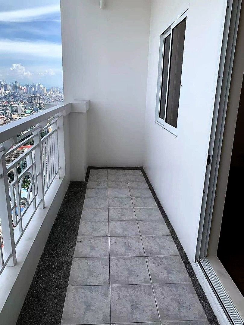 Condo Unit For Rent - 41st Floor at Torre de Manila07