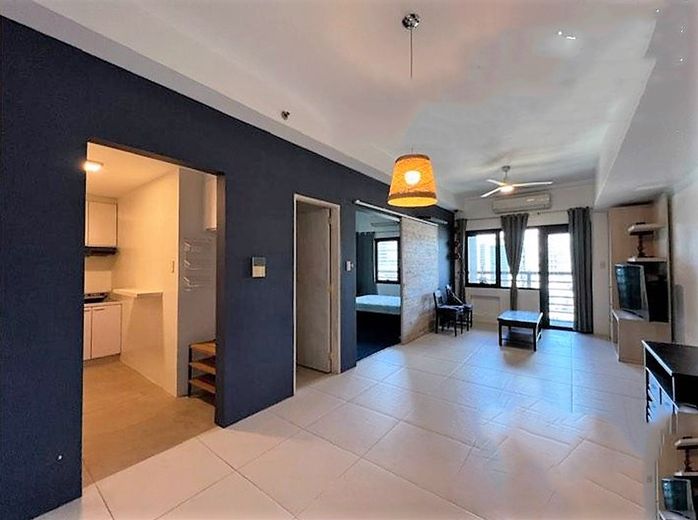 Condo Unit For Rent - 18th Floor at Icon Plaza01