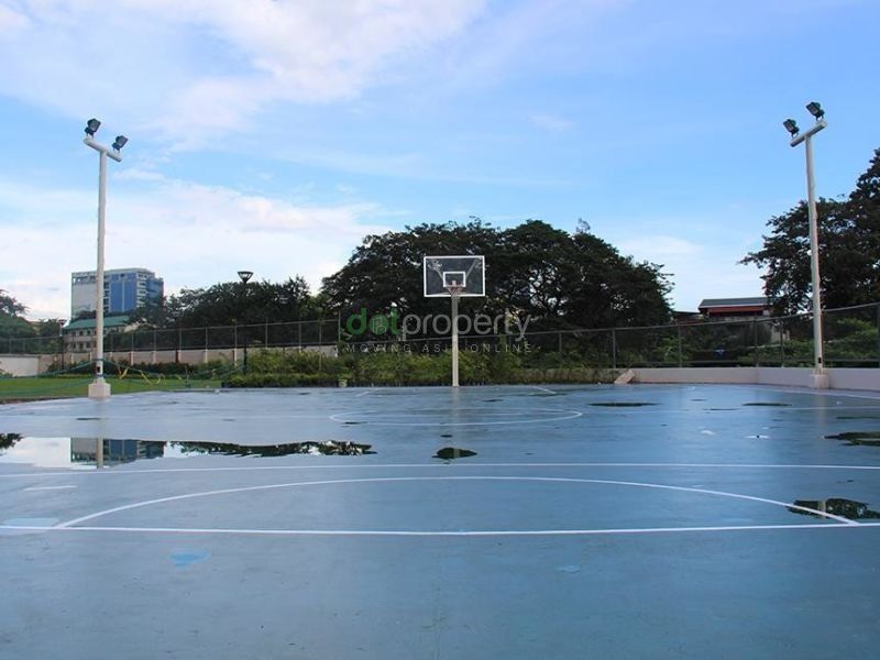 Affordable 2 Bedroom Bare For Rent in Zinnia Tower EDSA Munoz.03