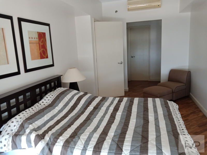 "Joya South - 1BR, 46sqm w/ balcony, Fully furnished w/ Parking, Rockwe"04