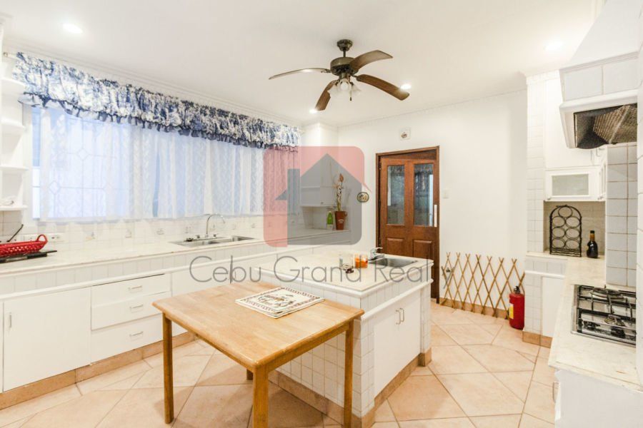 4 Bedroom House for Rent in Maria Luisa Park.03