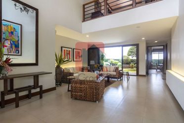 Spacious 4 Bedroom House with Swimming Pool in North Town Homes.02