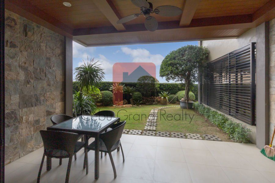 Spacious 4 Bedroom House with Swimming Pool in North Town Homes.04