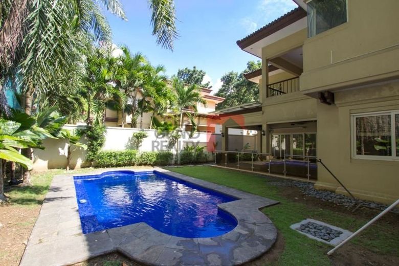 4 Bedroom House for Rent in Maria Luisa Park.01