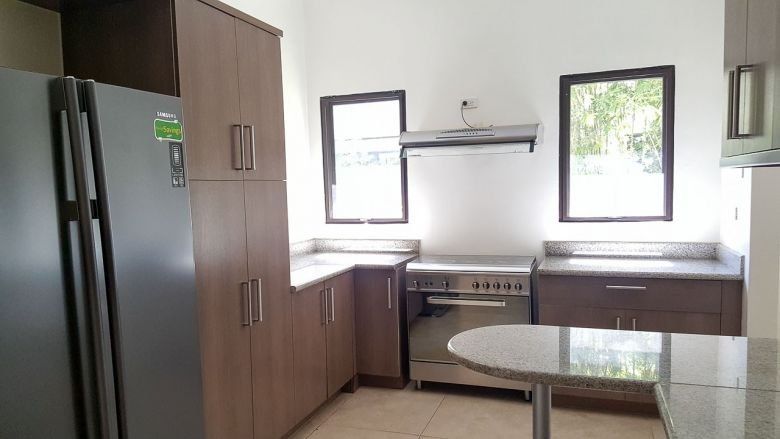 4 Bedroom House with Swimming Pool for Rent in Maria Luisa C.04