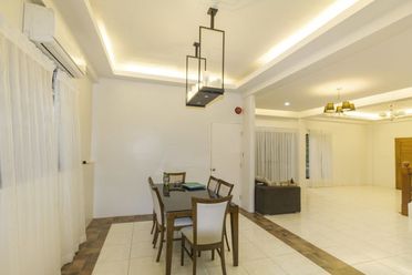 5 Bedroom House for Rent in Maria Luisa Park.02