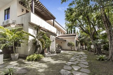 Spacious 5 Bedroom House for Rent in North Town Homes.02