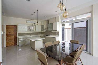 Brand New 5 Bedroom House for Rent in Maria Luisa Park.02