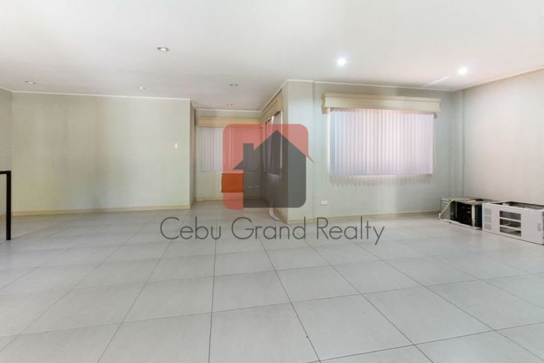 Unfurnished 2 Bedroom House for Rent in Maria Luisa Park.01